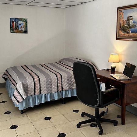 El Callejon Guest House Leon Exterior photo