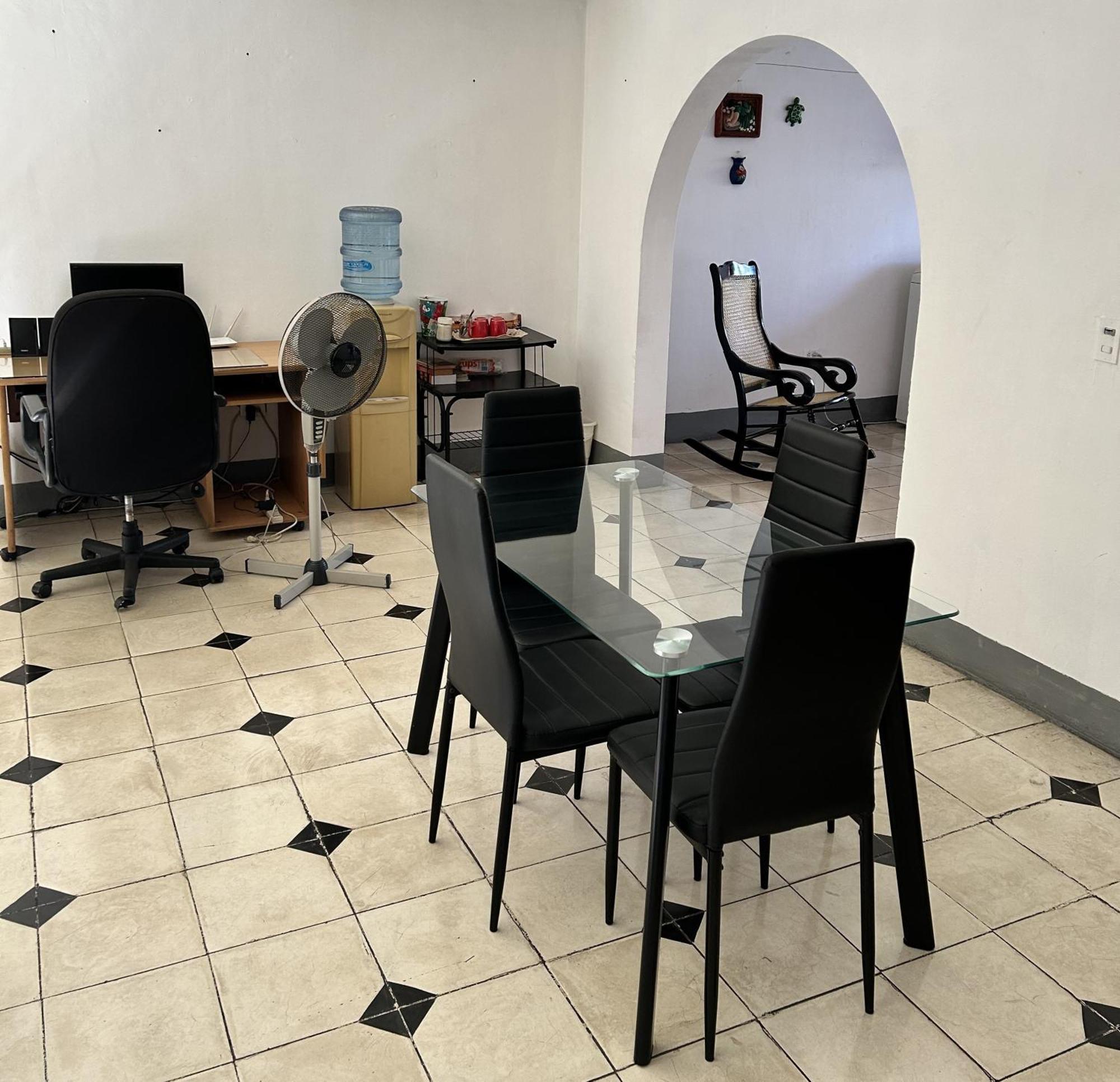 El Callejon Guest House Leon Exterior photo