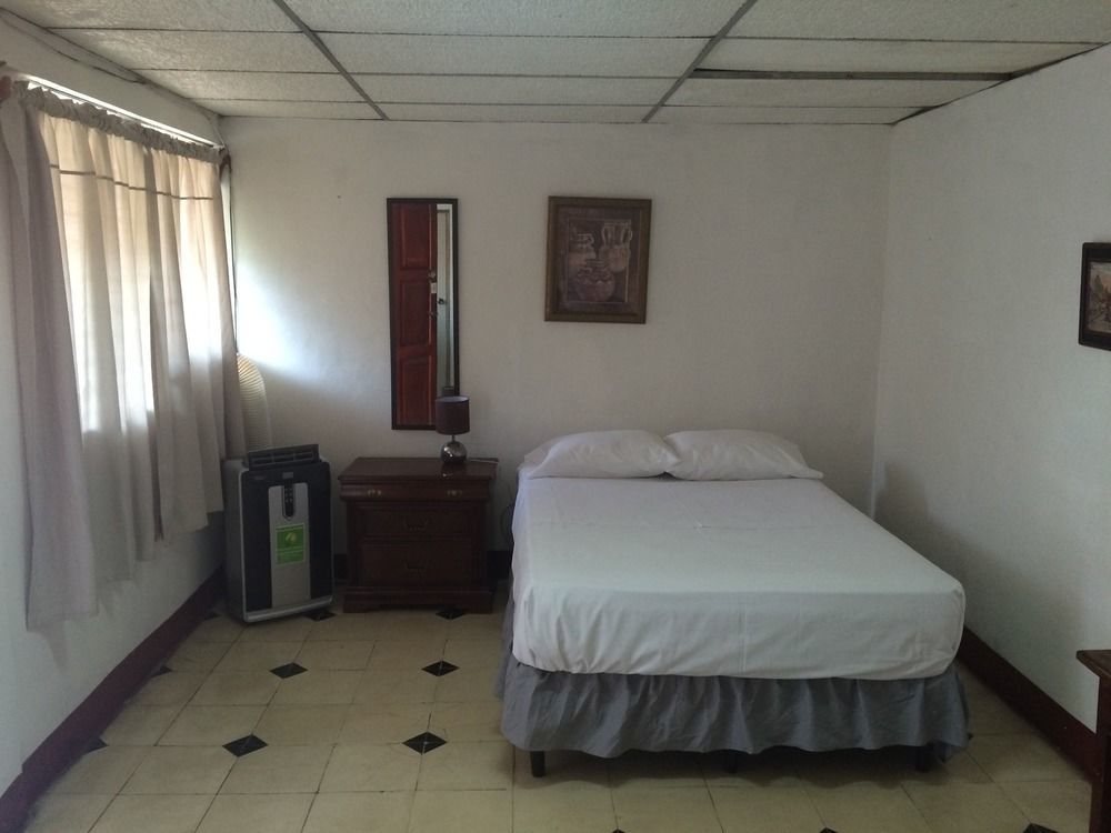 El Callejon Guest House Leon Exterior photo